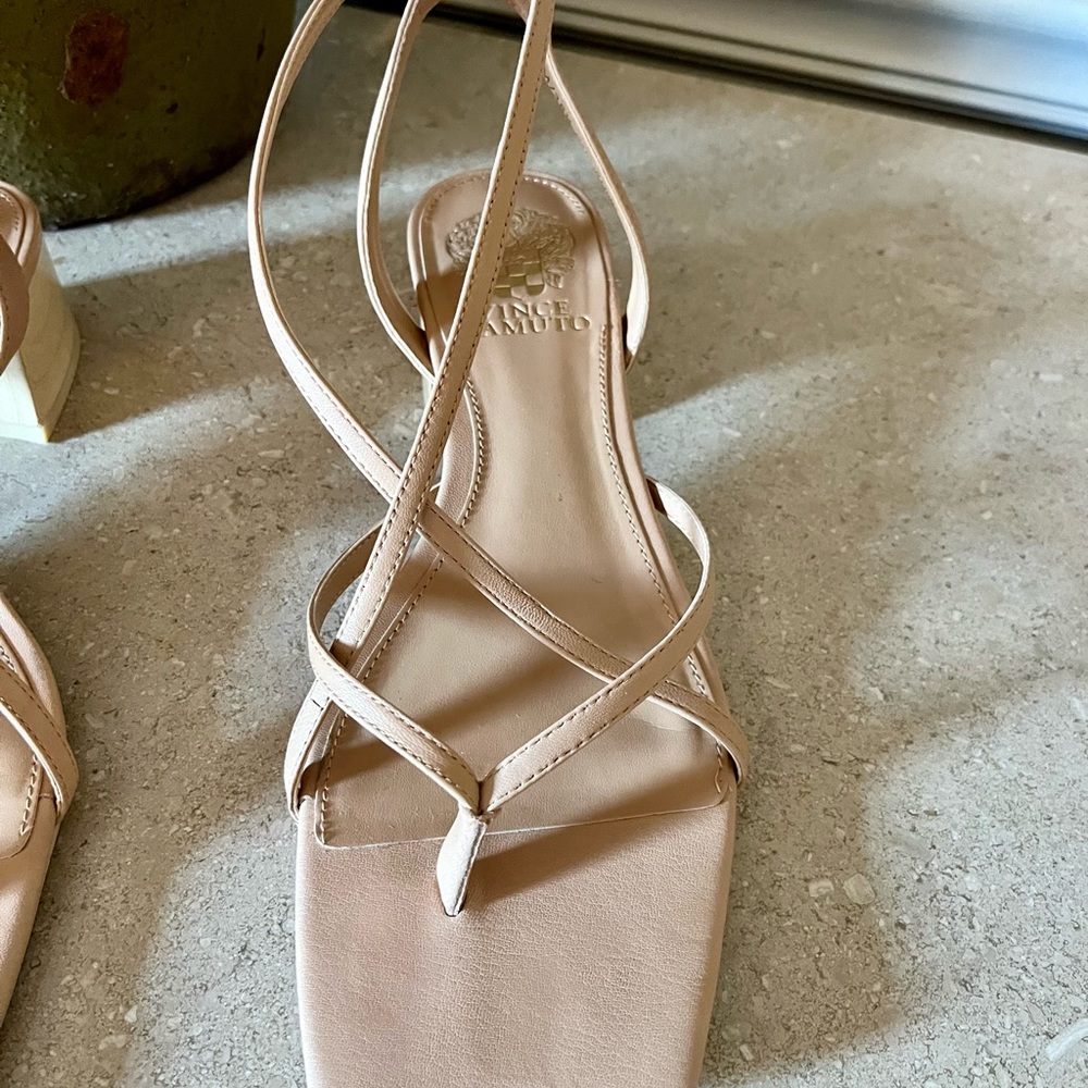 Vince Camuto cream sandals, - Picture 3 of 14